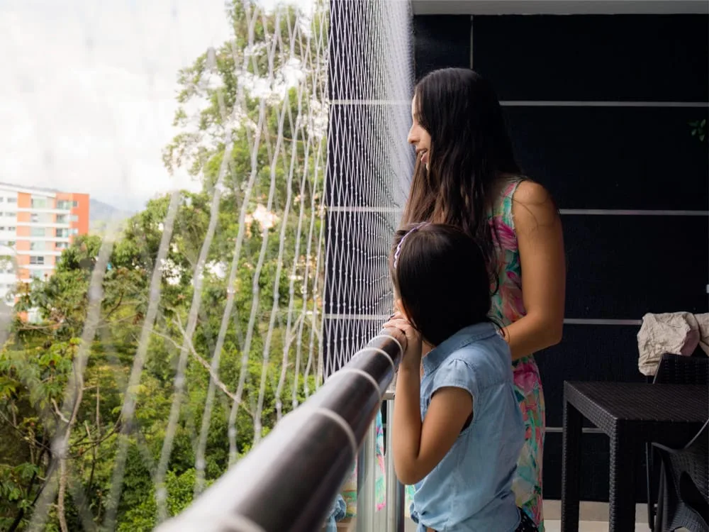 Cortina Duo Decored. Producto pensado para ahorrar espacios y mantener un manejo efectivo de luz, oscuridad y privacidad