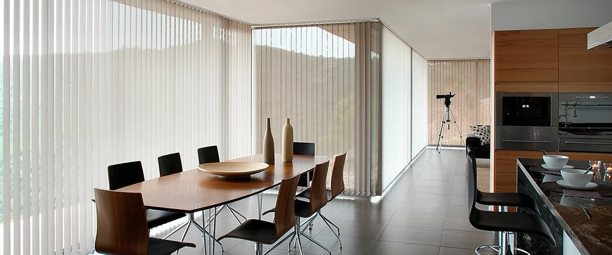 Cortinas Verticales Decored. Ideales para grandes espacios.